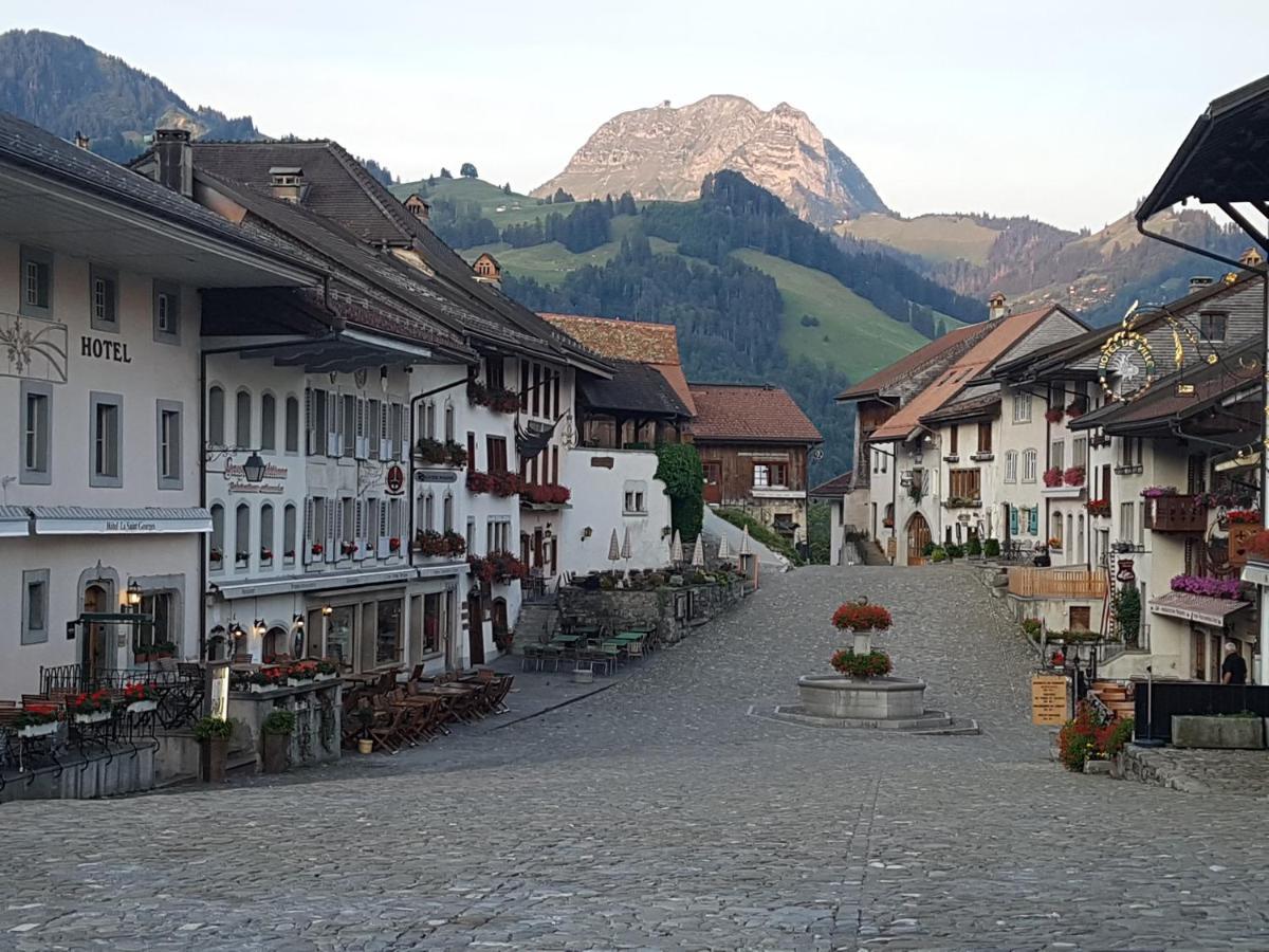 Au Soleil De Gruyeres Chez Chantal Hotel Exterior foto