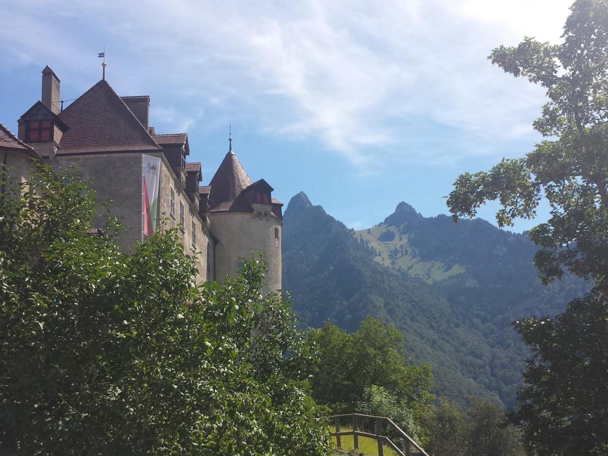 Au Soleil De Gruyeres Chez Chantal Hotel Exterior foto